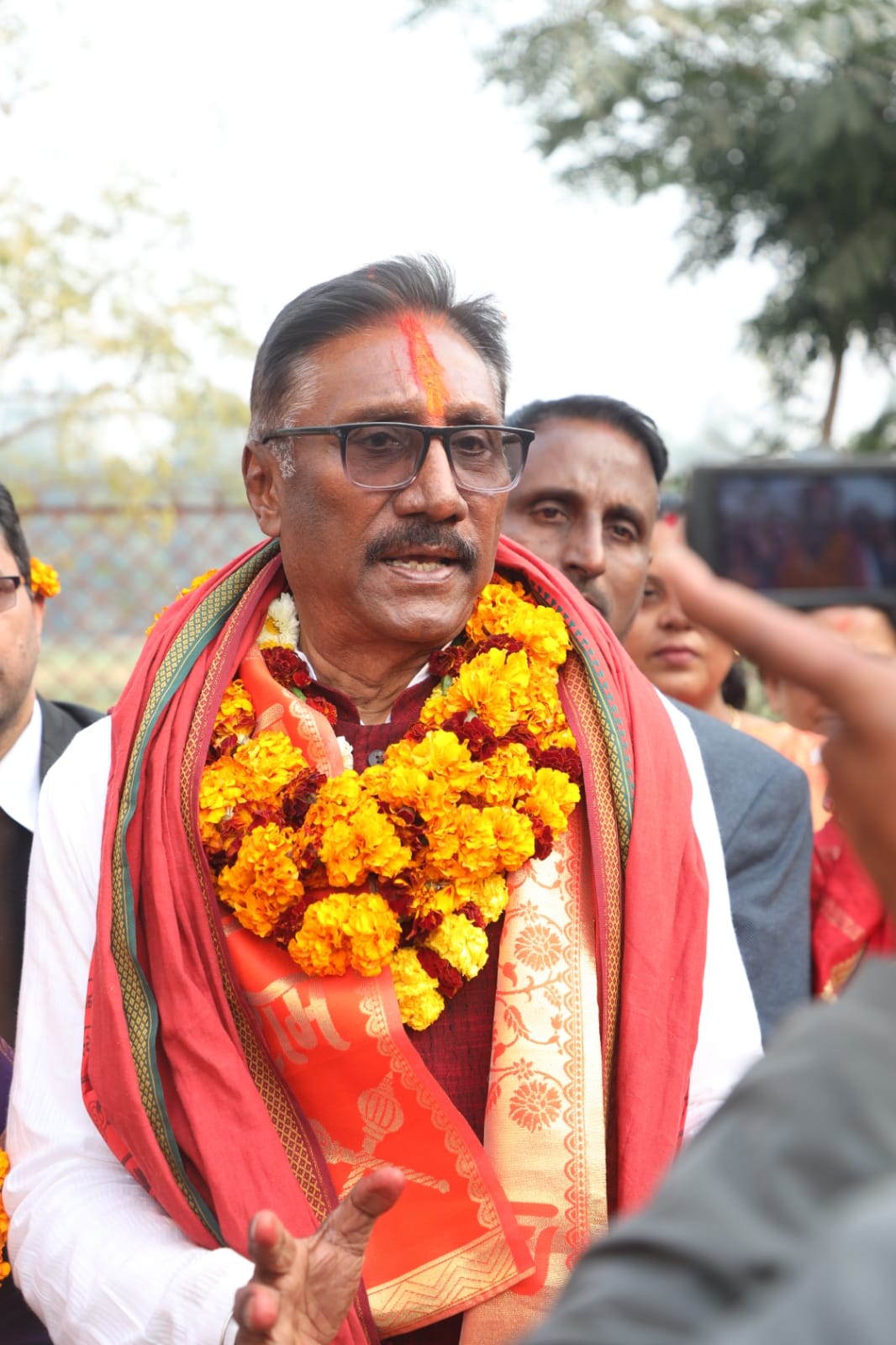 घरदैलो भनेको जनतासँग भावना साट्ने काम हो : शरतसिंह भण्डारी